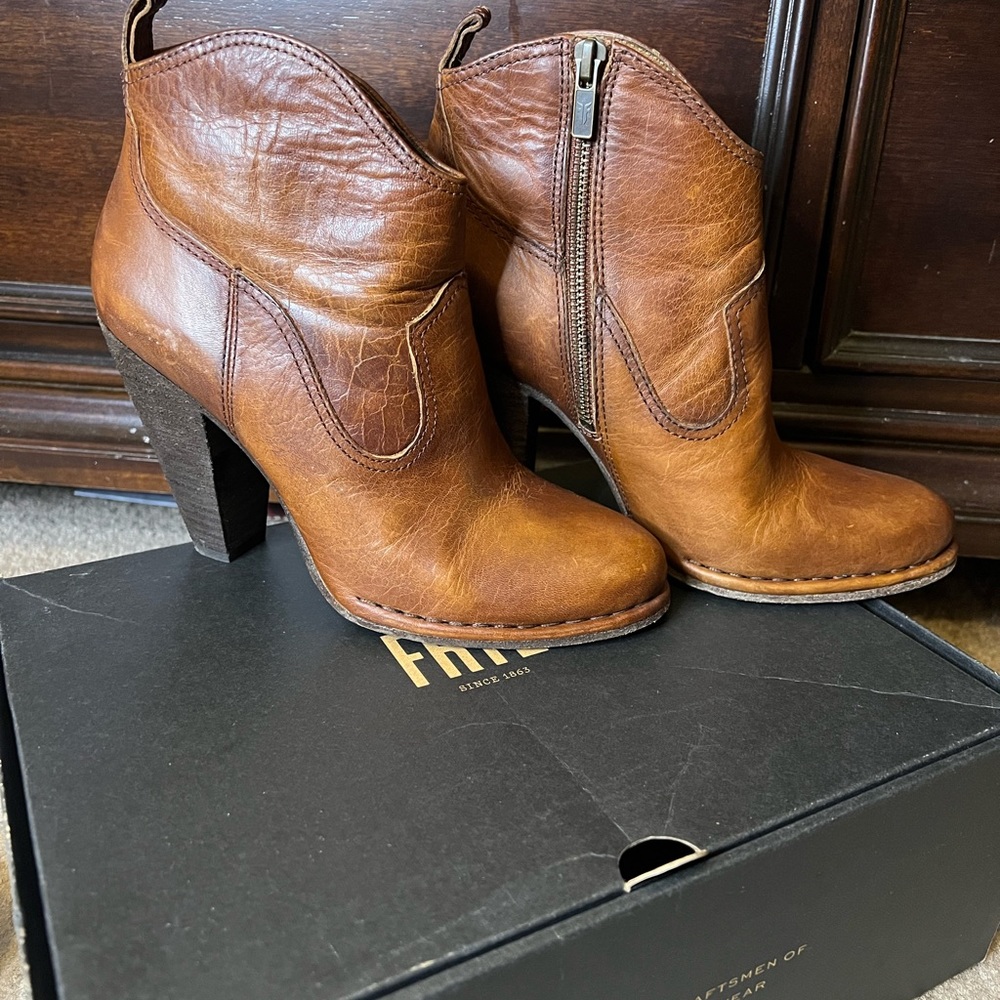 FRYE Madeline short boot